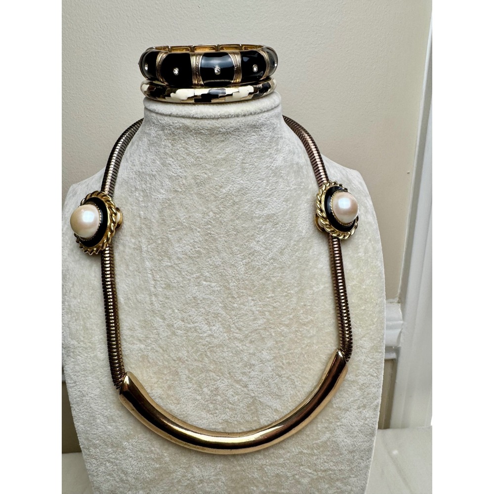 VTG Jewelry Set Gold Tone Black Enamel Faux Pearl Necklace Earrings 4pc Chuny